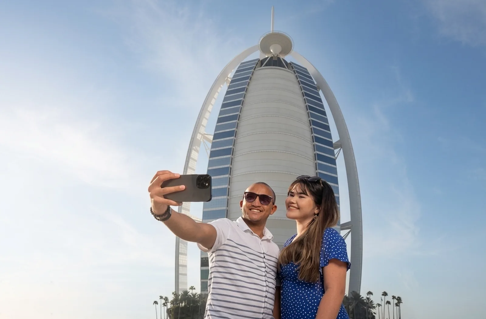 burj-al-arab-tourists-selfie-dubai-city-tour