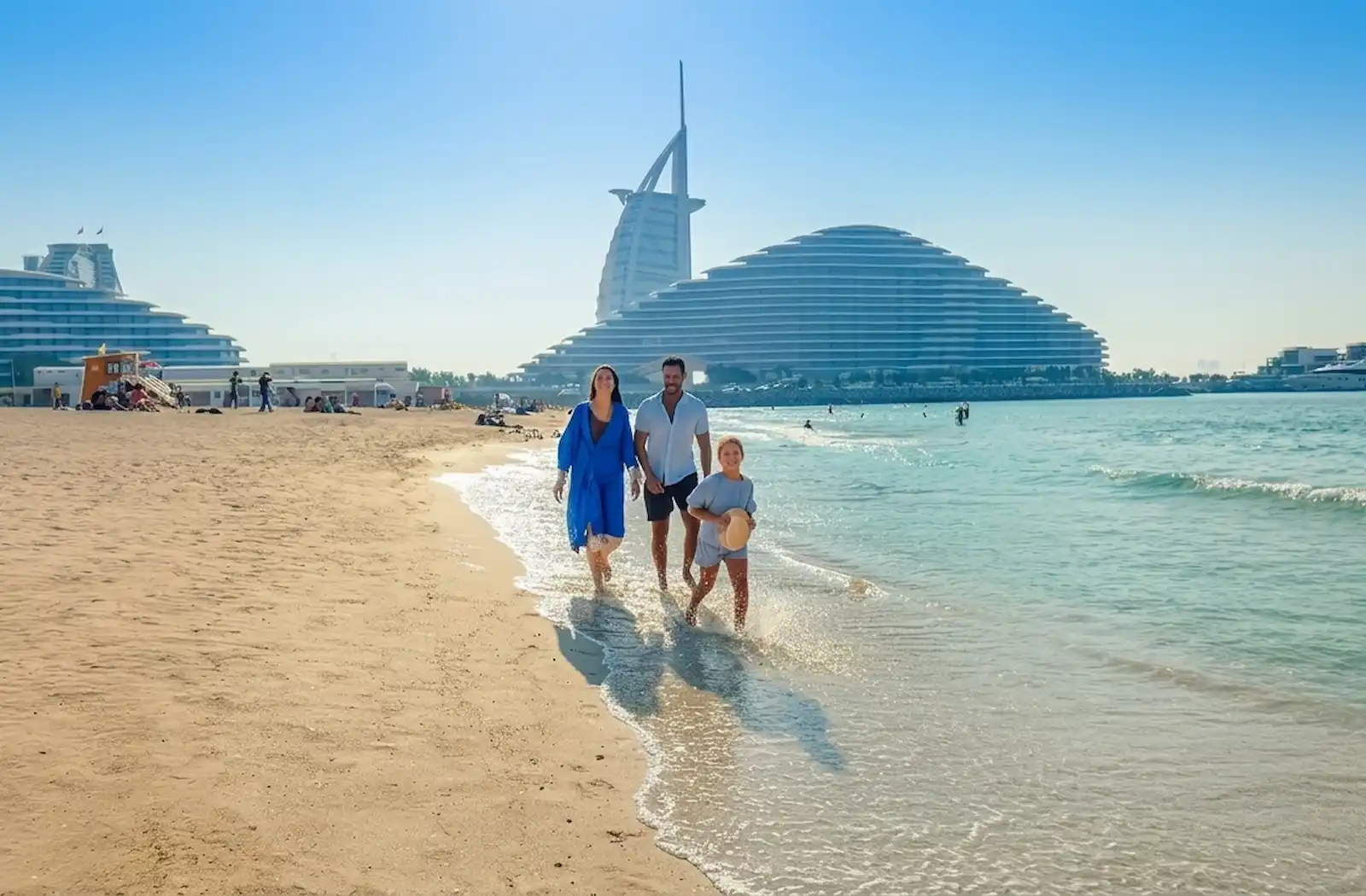 dubai-city-tour-jumeirah-beach-tourists